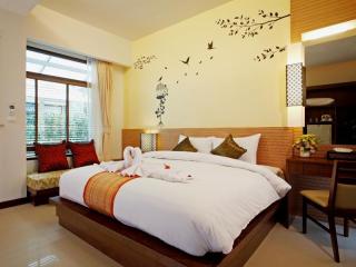 Quip Design Phuket Hotelと同グレードのホテル2