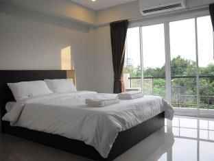 Impact Muang Thong Mini Suite Condotel by Skyview周辺のホテル2