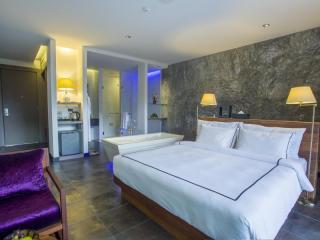 Moracea by Khao Lak Resortと同グレードのホテル4